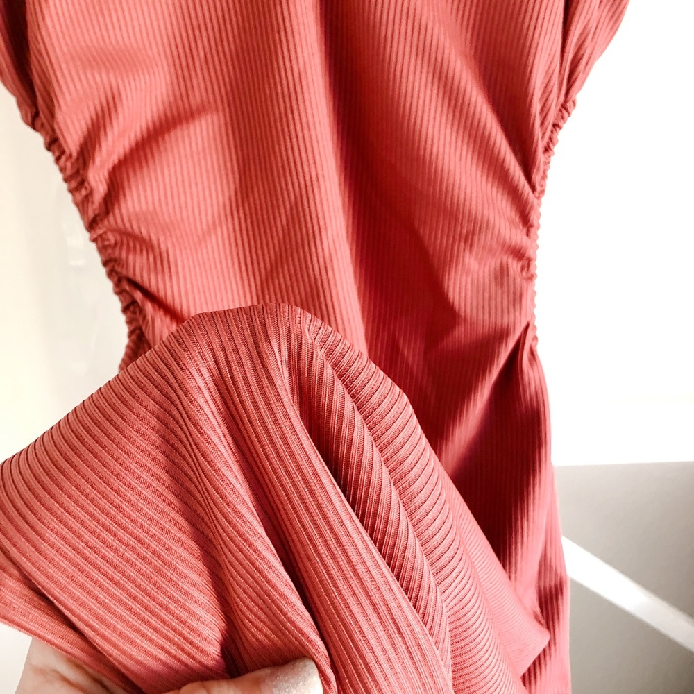 Dress - Picture 3 of 4